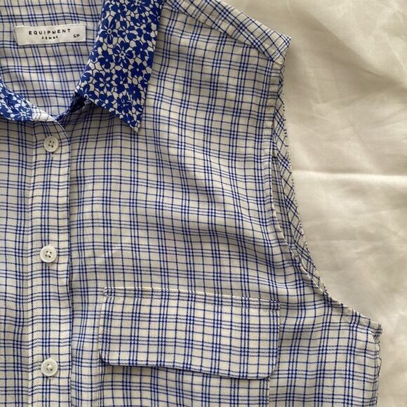 🧡 Equipment Silk Button Down Top in Blue and White with Blue Floral Collar - Picture 5 of 8